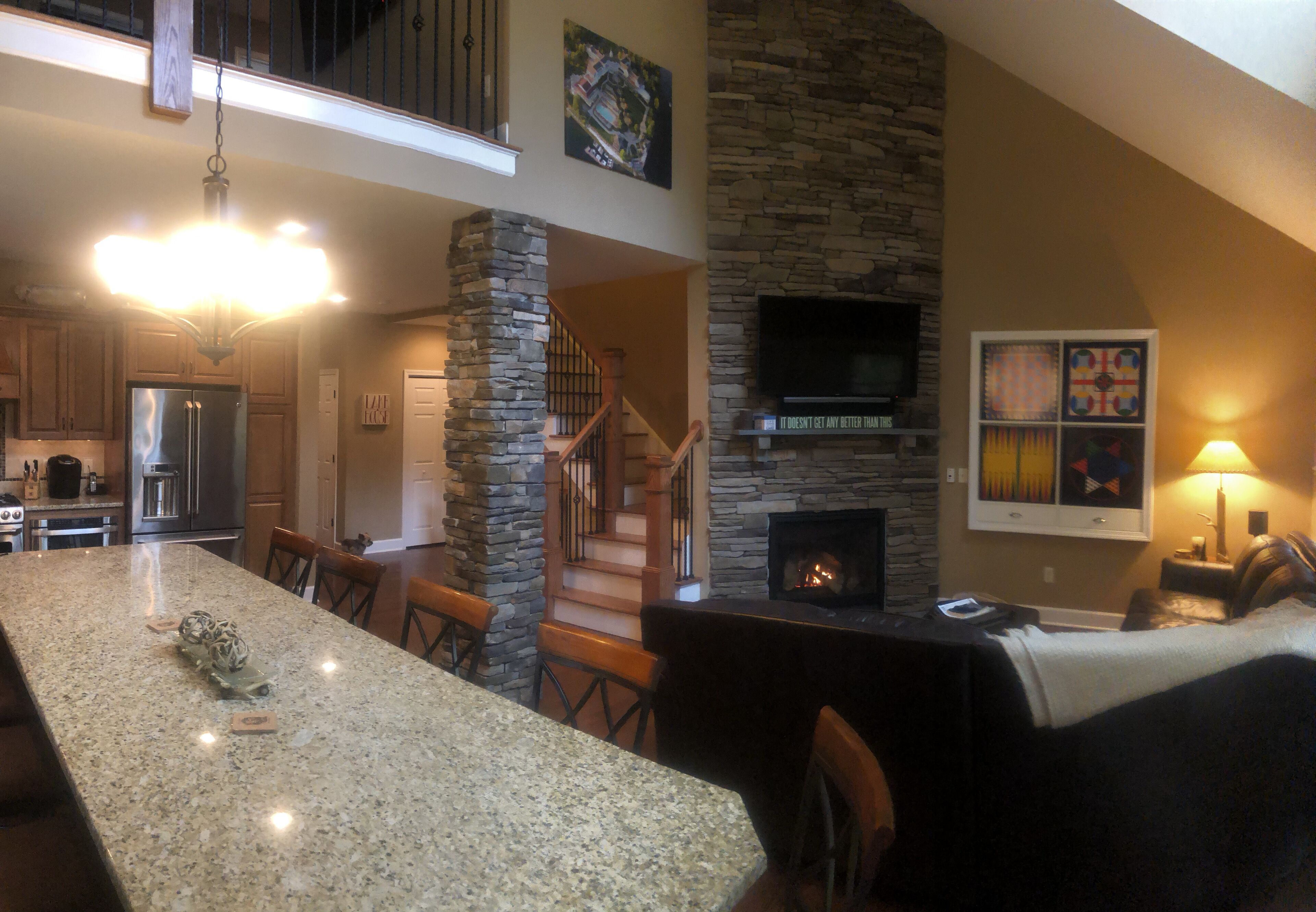 Townhome with 5 Bedroom 3.5 Baths. Sleeps upto 14.