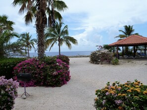 Sun-loungers, beach towels - Seafront Townhome with Gorgeous Views and Easy Ocean Access Marazul 5A (Sabana Westpunt)