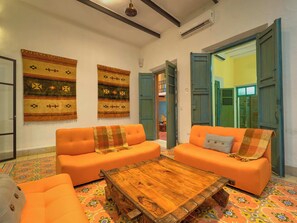 Interior - Il Soggiorno (Ejido del Centro)