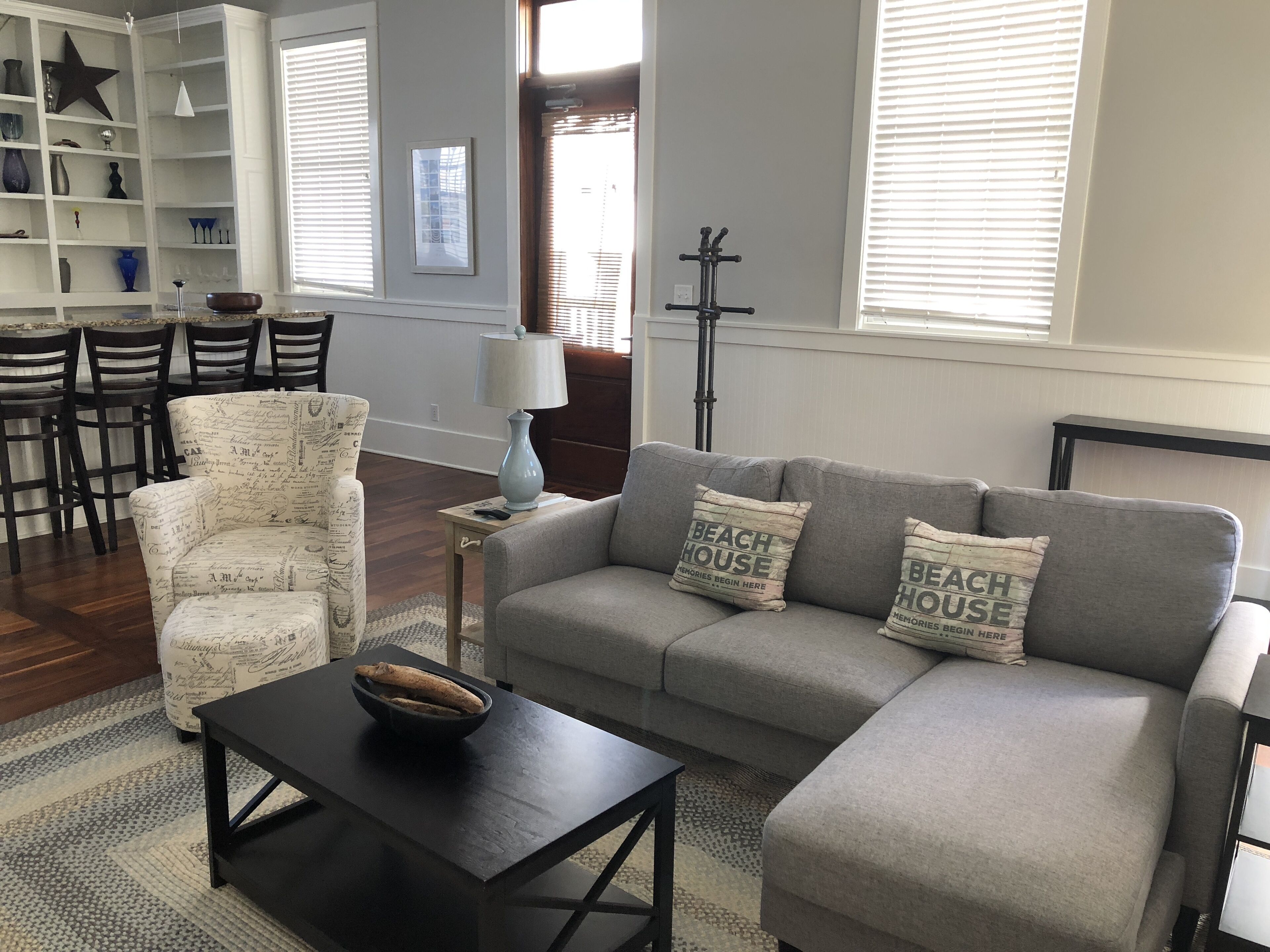 A Ritz Sea Inn Across -from the Beach in Seaside, FL!