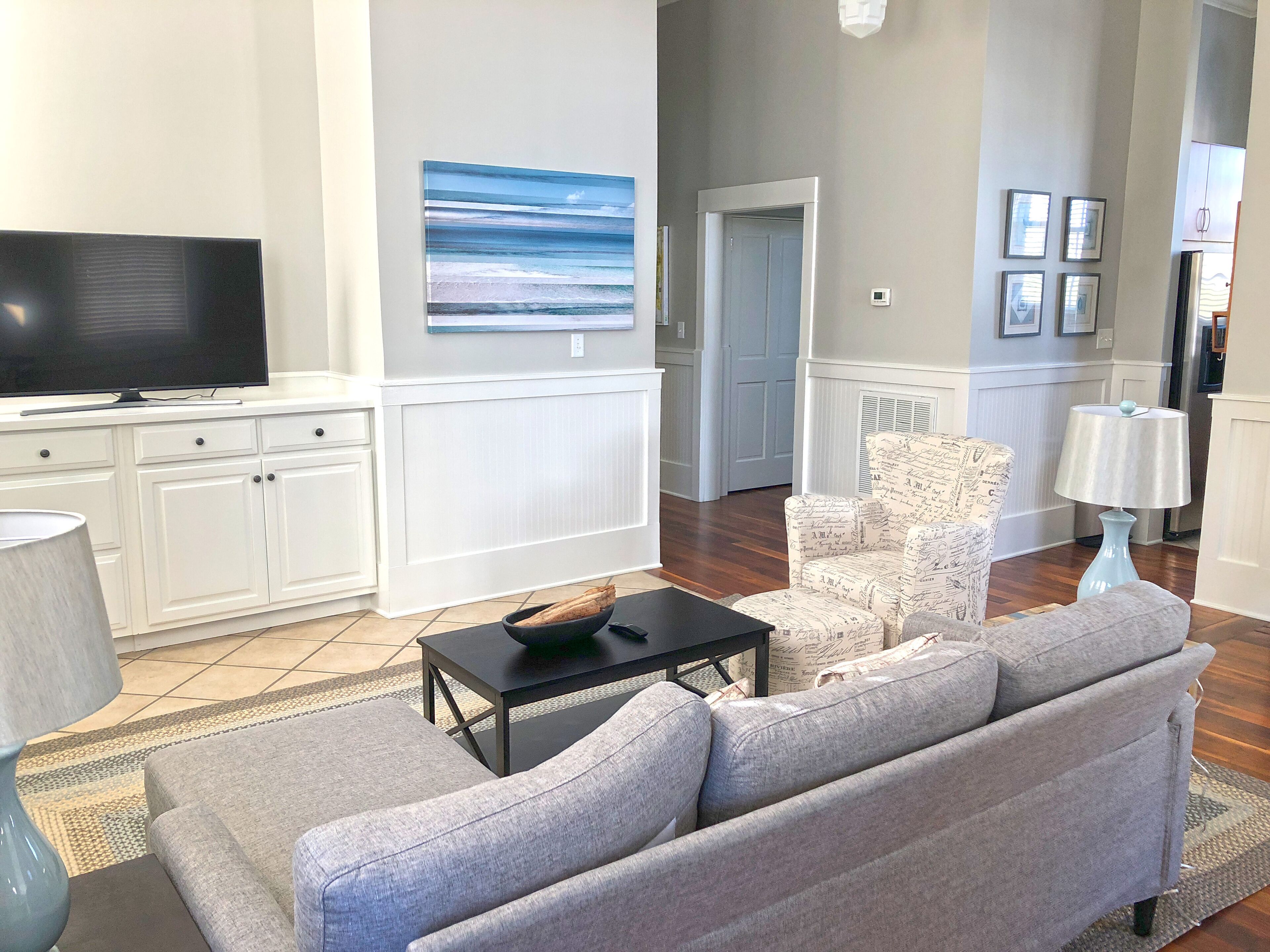 A Ritz Sea Inn Across -from the Beach in Seaside, FL!