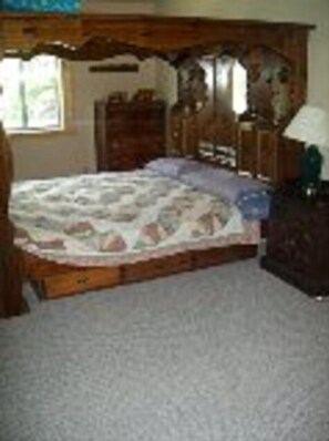 4 bedrooms, bed sheets