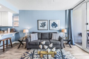 Televisor intel·ligent i llibres 