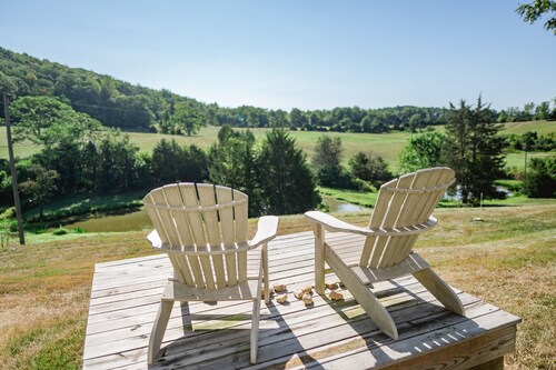 Relax in the beautiful South River Valley just minutes from wineries, 