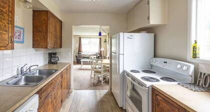 Lazy K Cabin-Pet Friendly and close to the beach