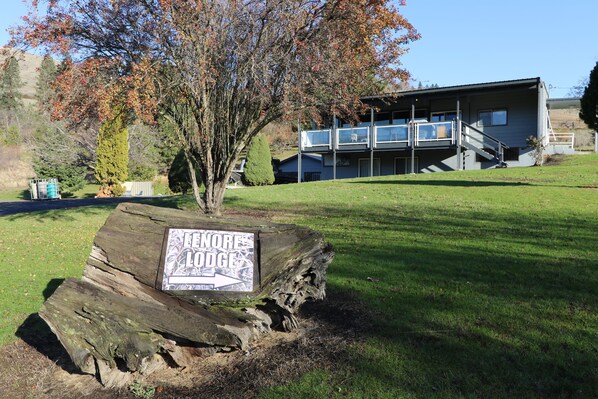 المنشأة من الخارج