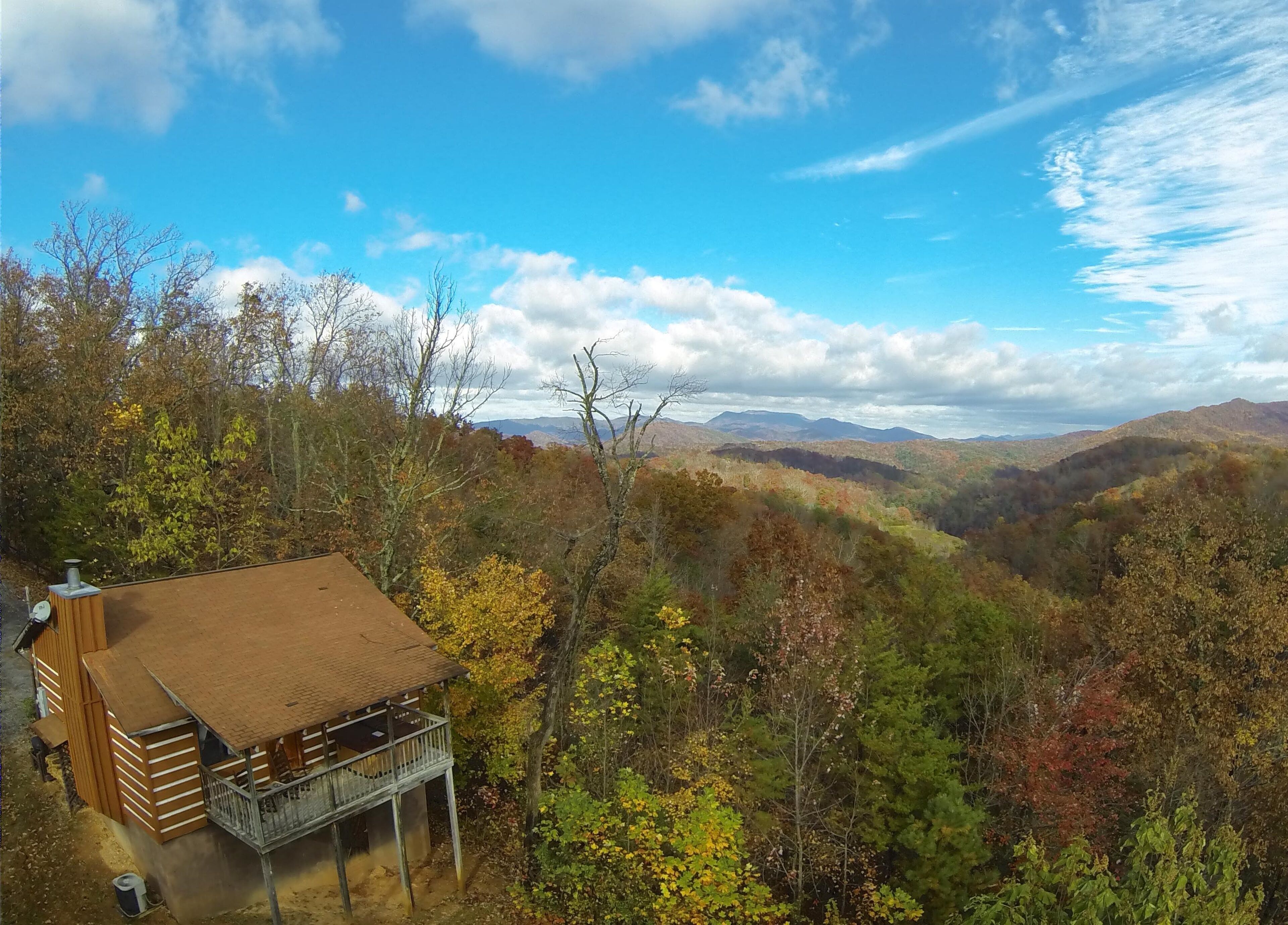 Private & Clean w Mtn Setting & a Brand New Hot Tub!