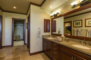 Bathtub, jetted bath, hair dryer, towels