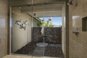 Bathtub, jetted bath, hair dryer, towels