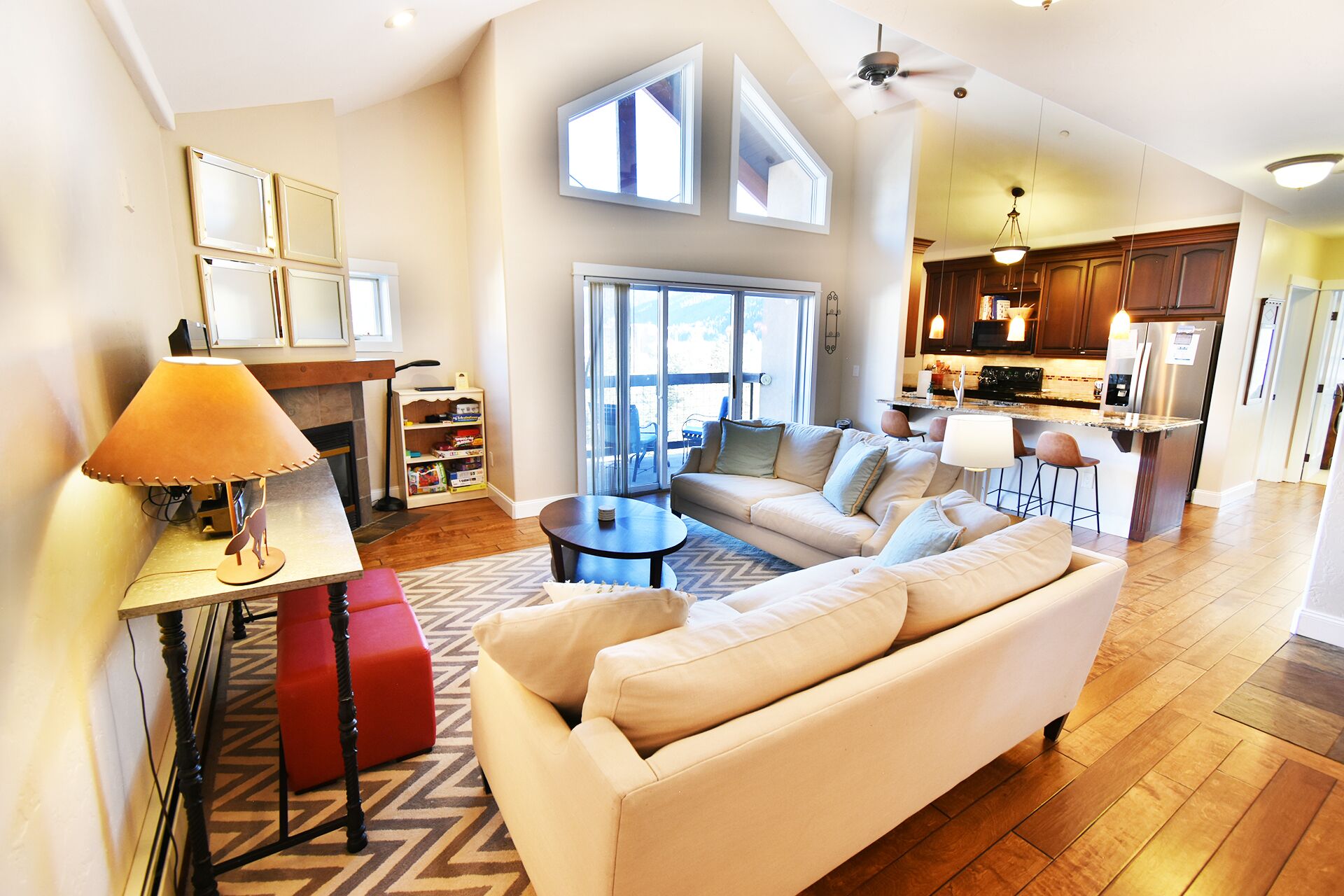 Keystone condo, sleeps 8, family friendly, top floor; available winter dates!