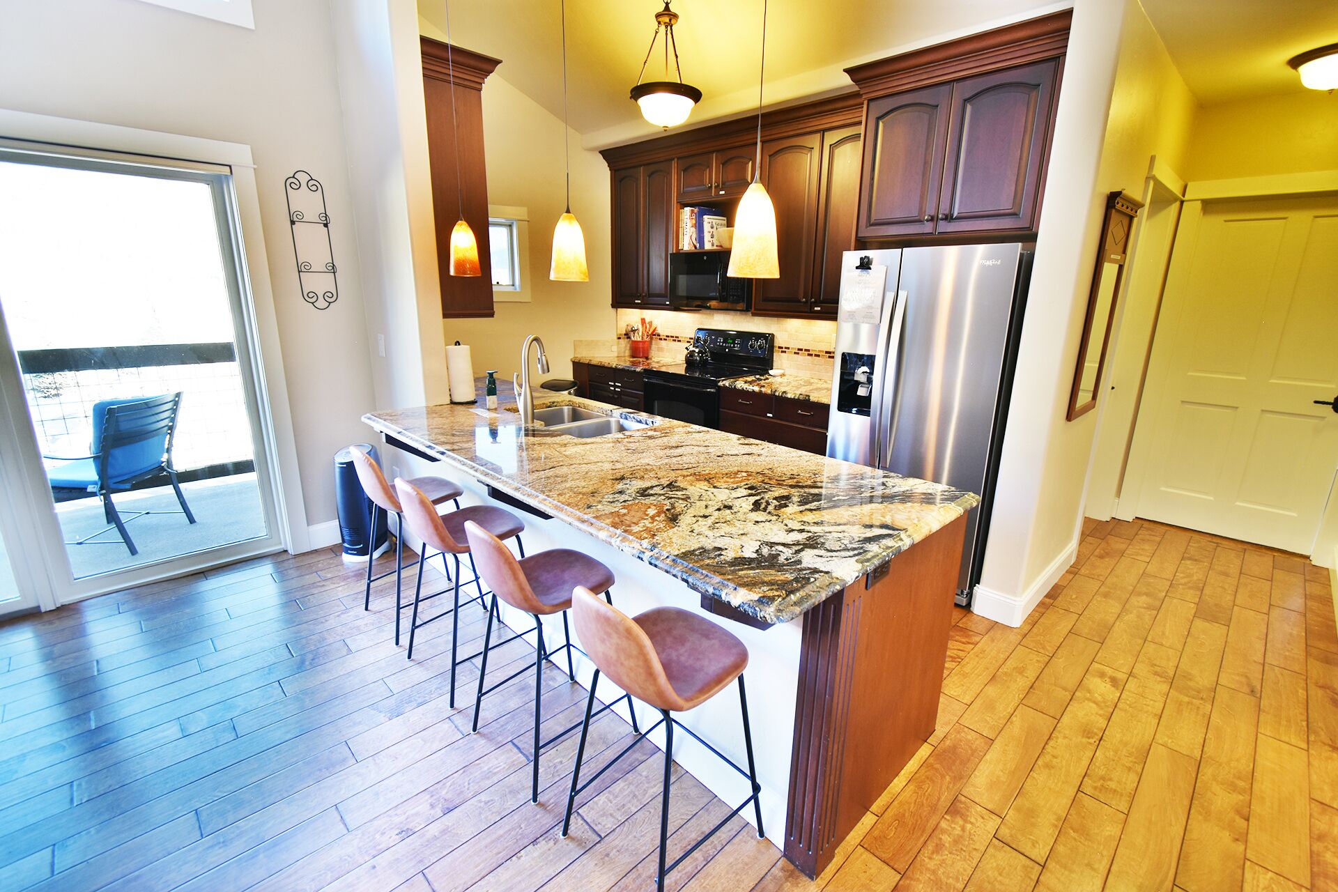 Keystone condo, sleeps 8, family friendly, top floor; available winter dates!
