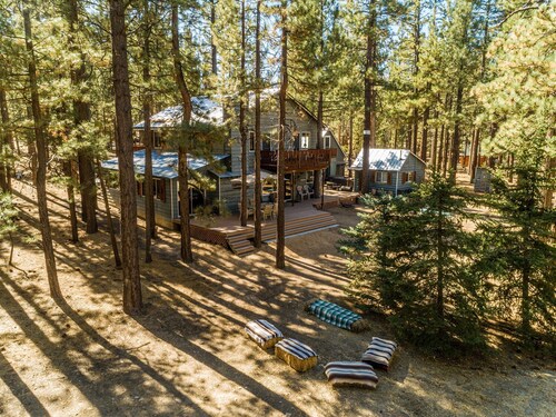 Family friendly retreat, private forested acreage
