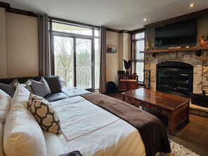 3 chambres, bureau, fer et planche à repasser, lit parapluie