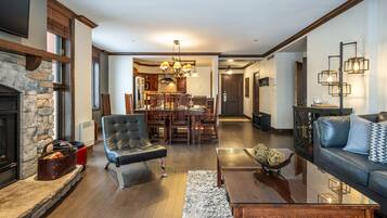 Smart TV, fireplace, stereo