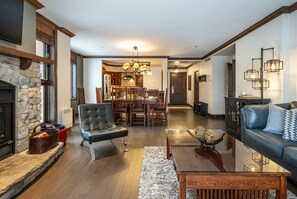 Smart TV, fireplace, stereo