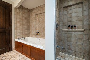 Bathtub, jetted bath, hair dryer, towels - Tremblant Prestige - Bondurant 95-10 (Mont-Tremblant)