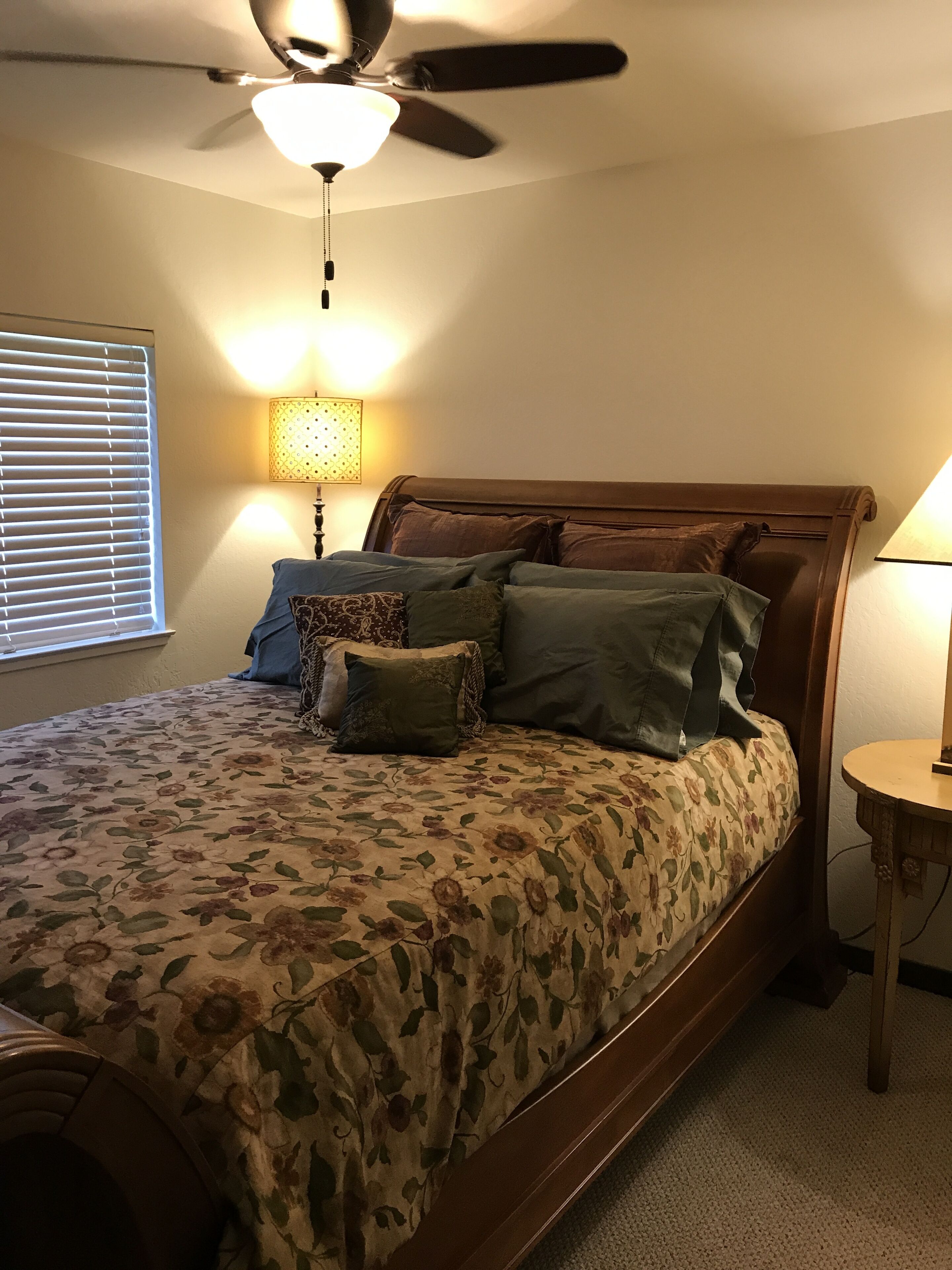 Charming Tahoe Donner Cabin with Stunning Mountain Views