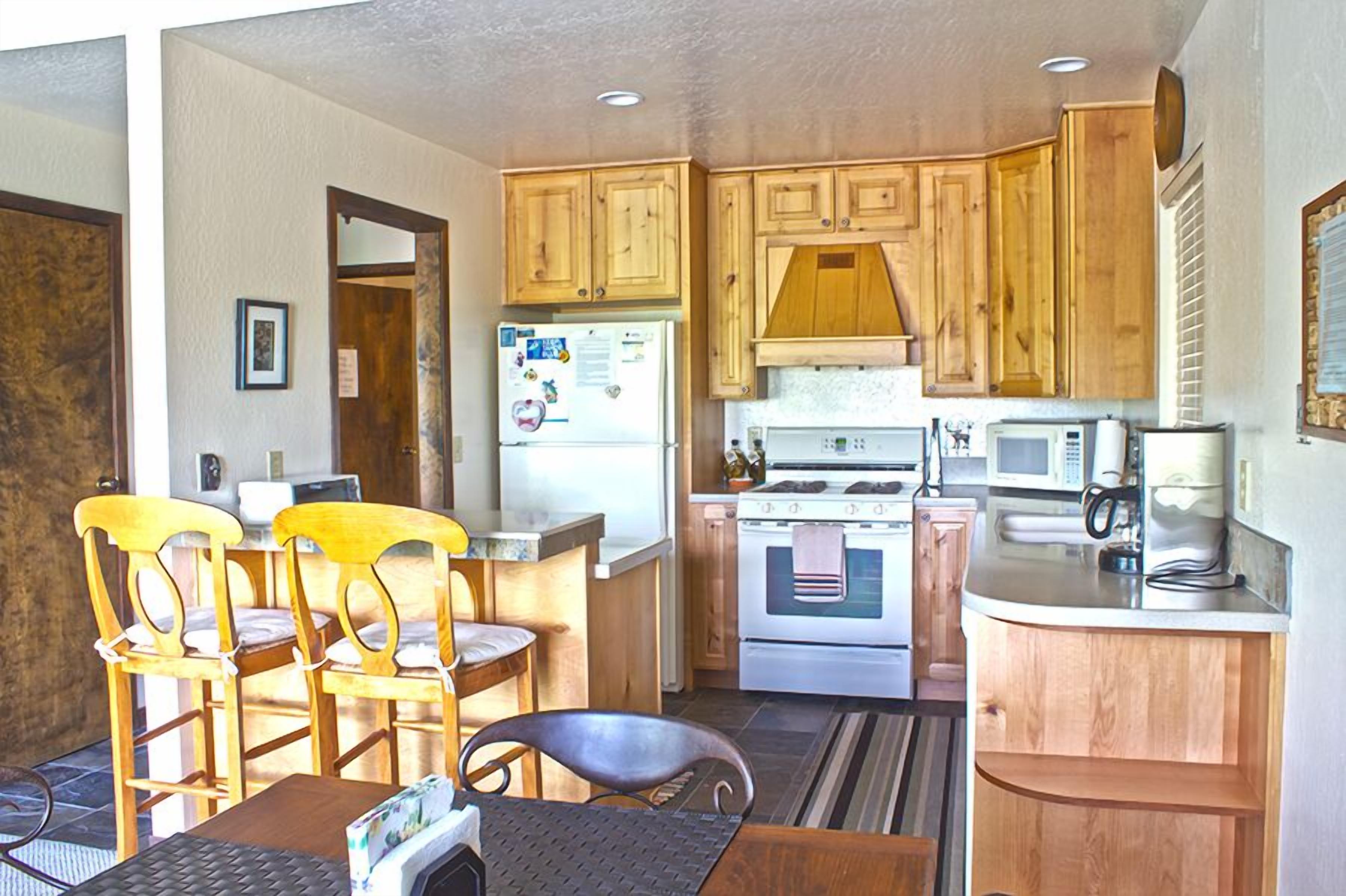 Charming Tahoe Donner Cabin with Stunning Mountain Views