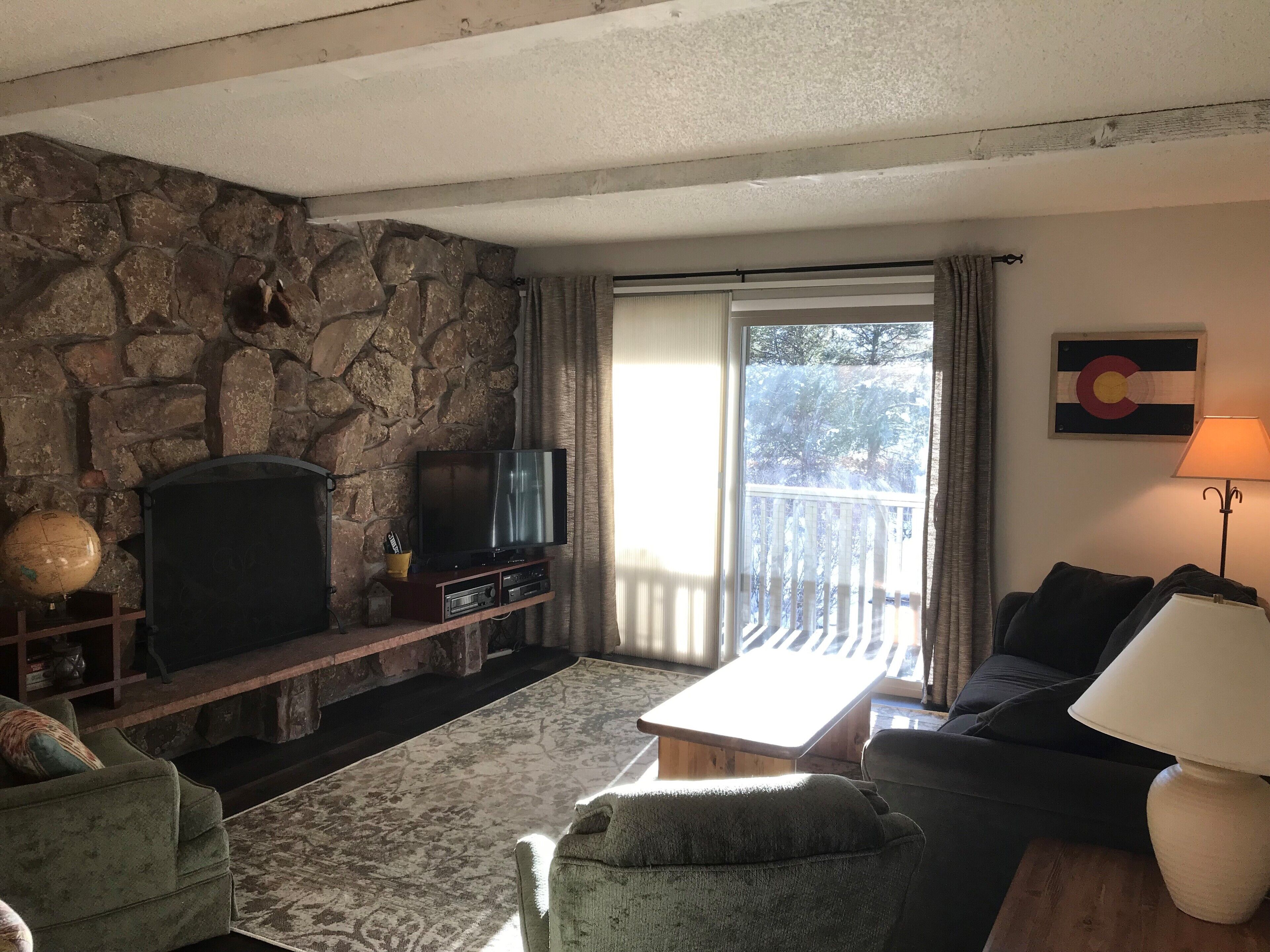 Perfect Location  in Downtown - On the river, walk to Hernandos!