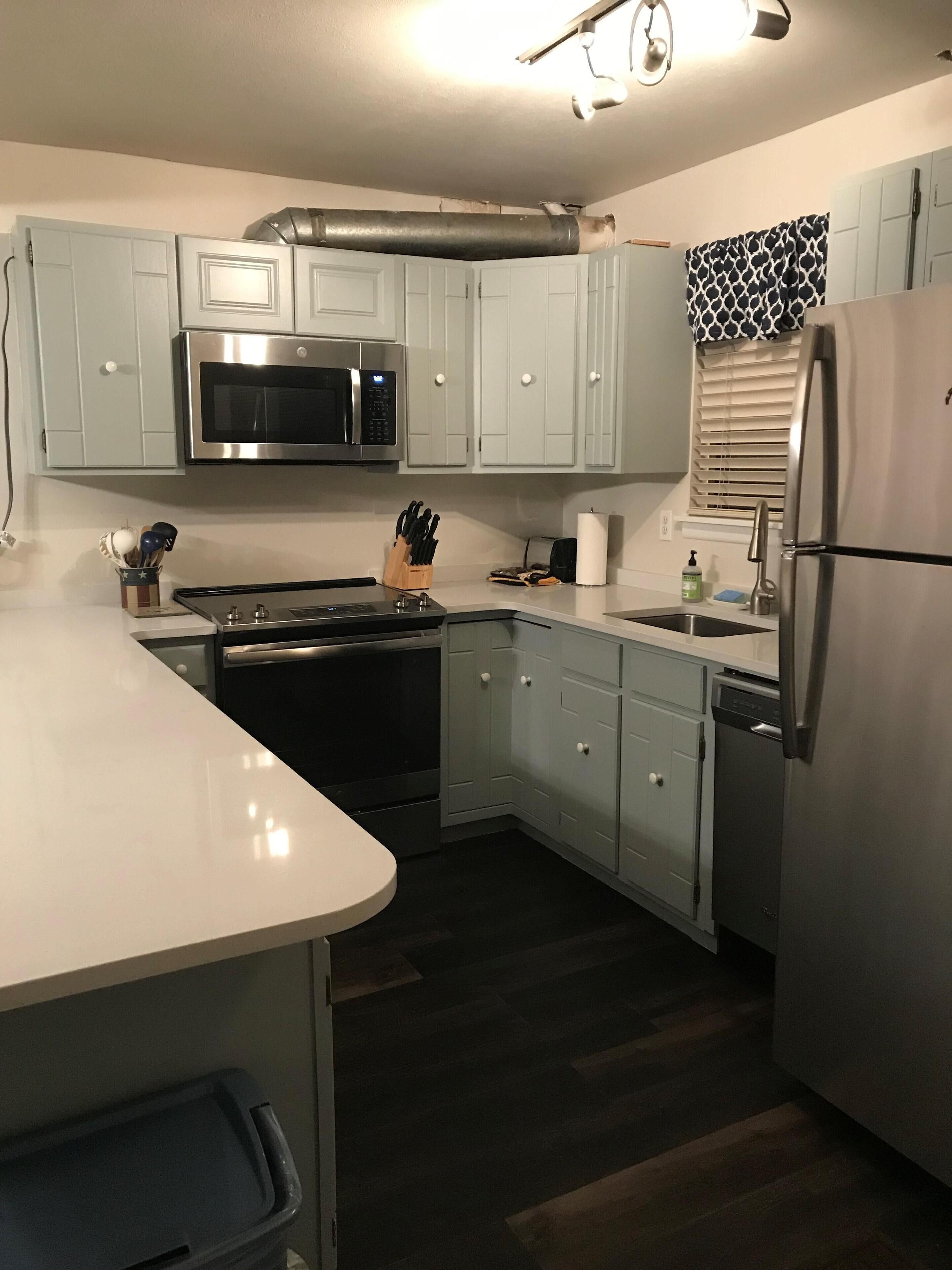 Perfect Location  in Downtown - On the river, walk to Hernandos!