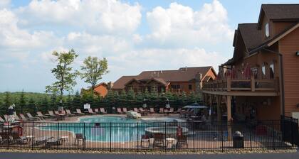 Beautiful Southwind ski in/out townhome w/ hot tub in 7 Springs gated community.