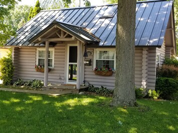 Cozy Cabin