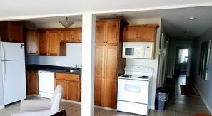 冰箱、微波炉、烤箱、炉灶