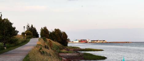 Beach nearby, sun-loungers