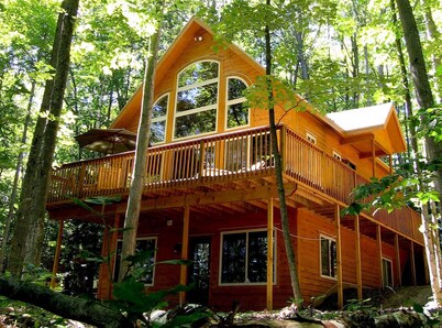 Peaceful Lakefront Lodge w/ Free Pontoon & No Hidden Fees