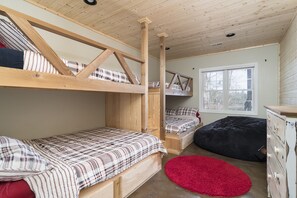 4 Schlafzimmer, Schreibtisch, Reisekinderbett, kostenloses WLAN