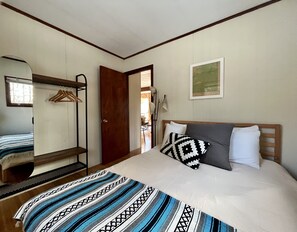 2 bedrooms, desk, iron/ironing board, free WiFi