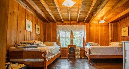 Rentoudu illan aikana "Pineconen" verannalla Eagles Mere.