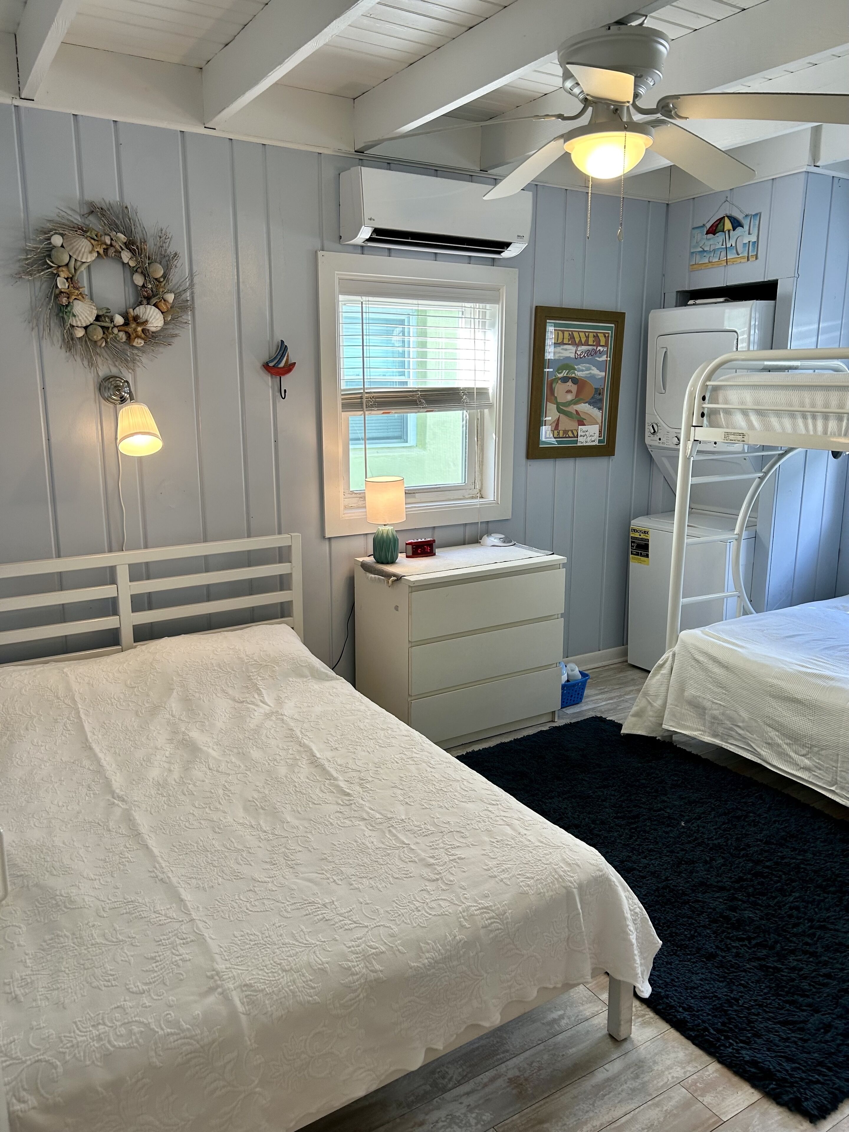 40 yards from the beach, heat / ac splits, 4 season rental, pet friendly!