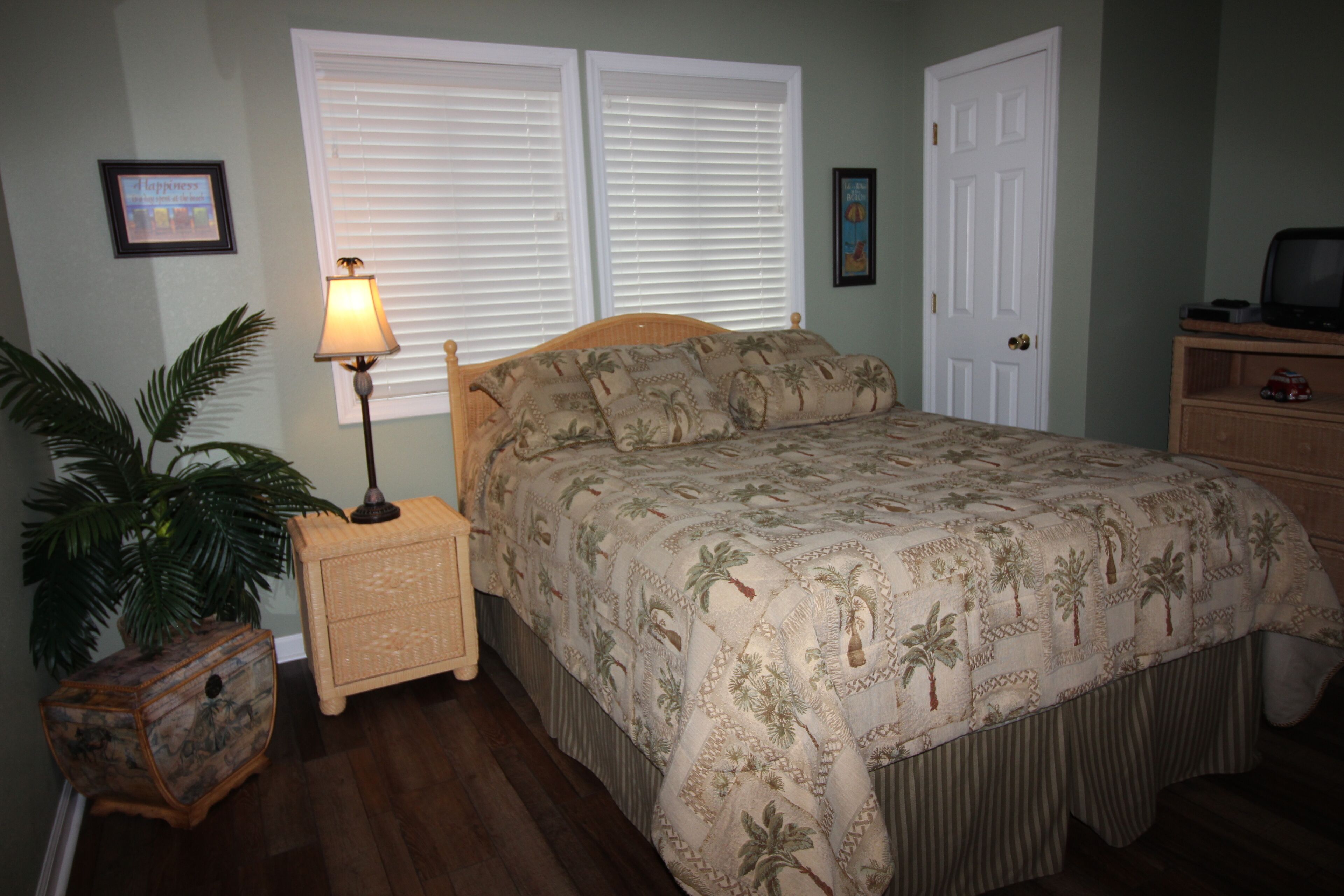 Beautiful 2 BR Condo with Breathtaking View of the Lake!!!