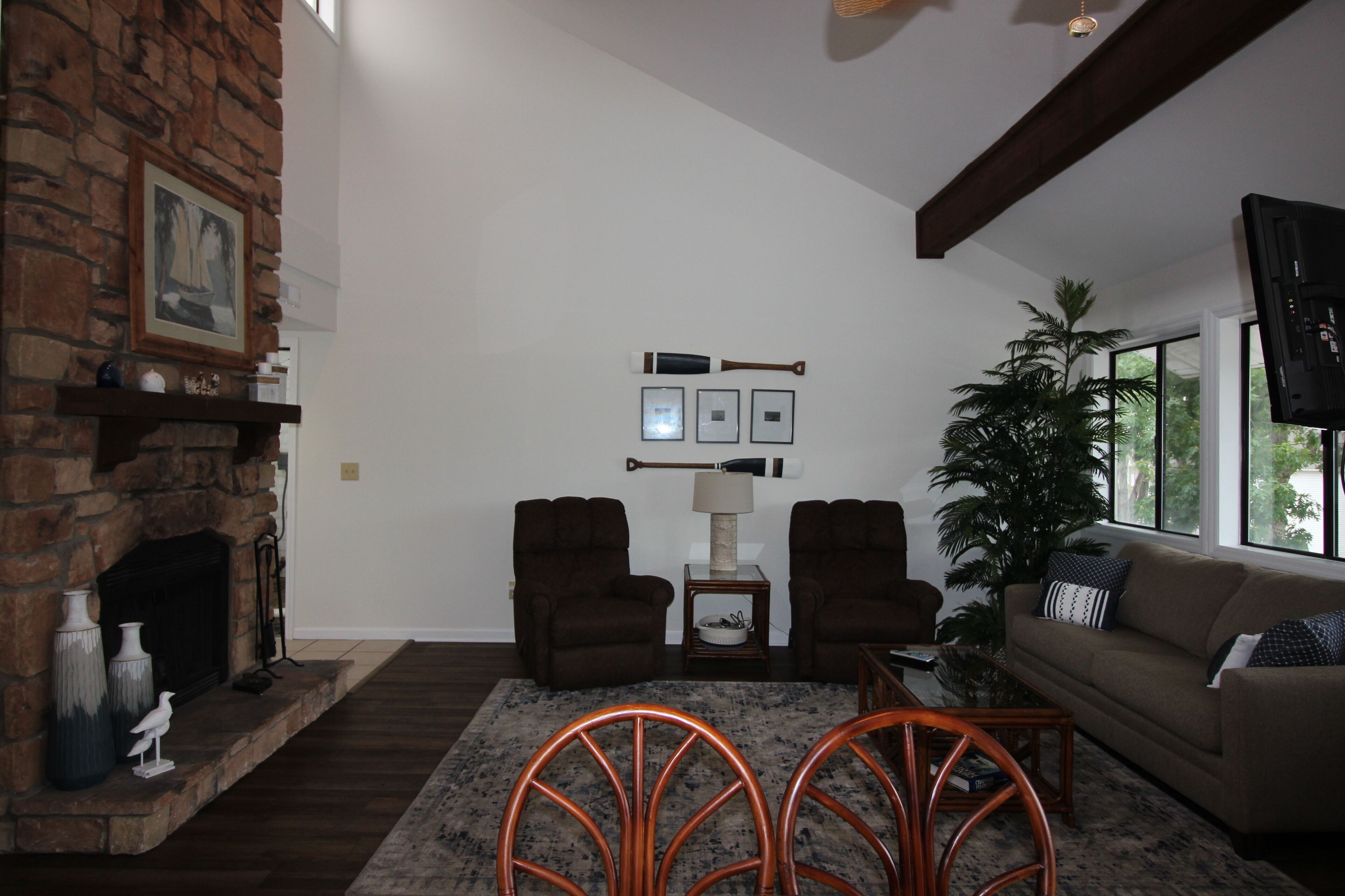 Beautiful 2 BR Condo with Breathtaking View of the Lake!!!