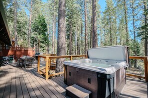Outdoor dining - Sunny and Spacious, Hot Tub, Walk to Lake, Bike Path. Panorama Place By Tahoe Time VR (Tahoe City)