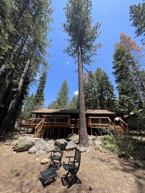 Terrace/patio - Sunny and Spacious, Hot Tub, Walk to Lake, Bike Path. Panorama Place By Tahoe Time VR (Tahoe City)