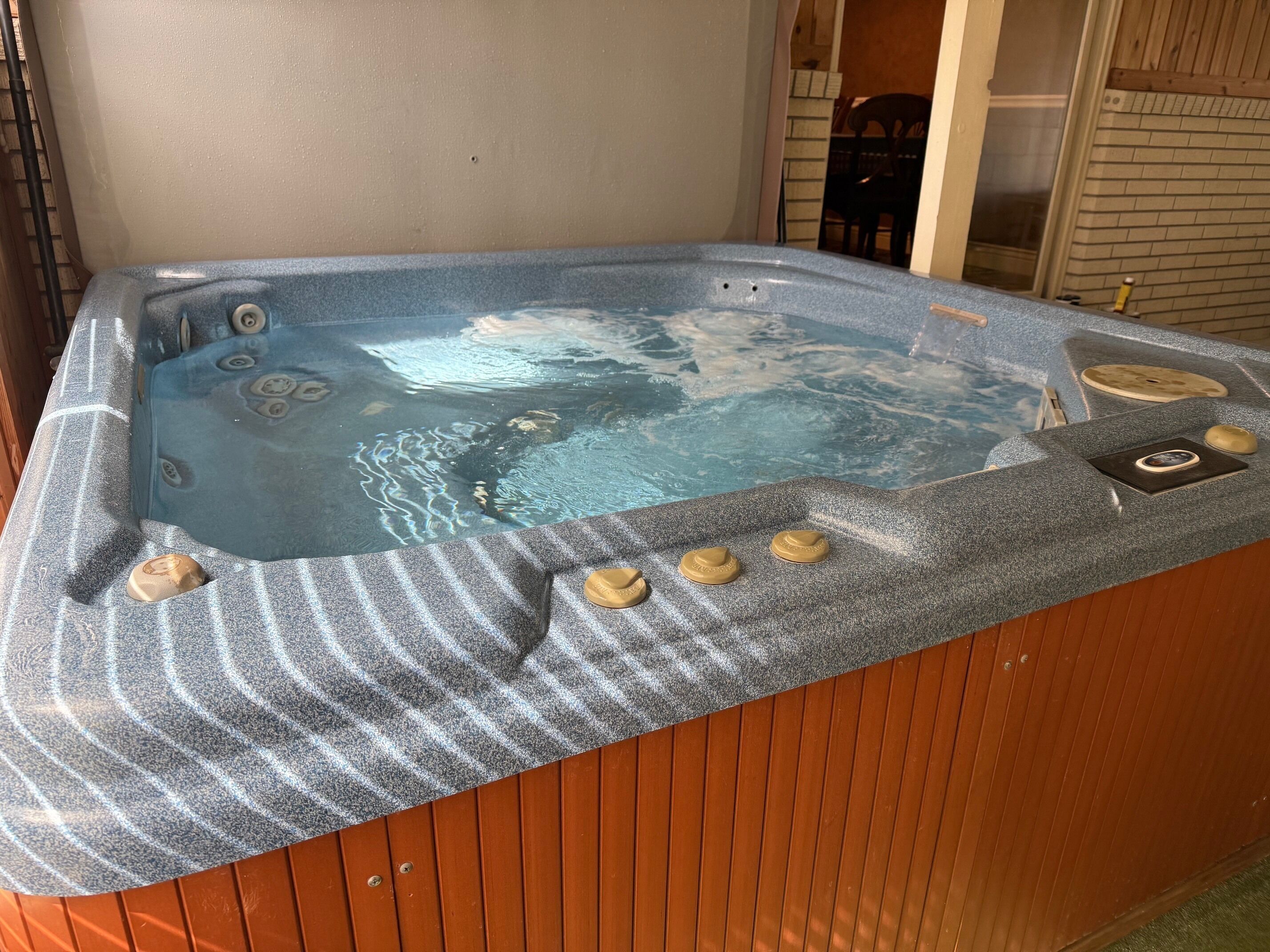 Indoor spa tub
