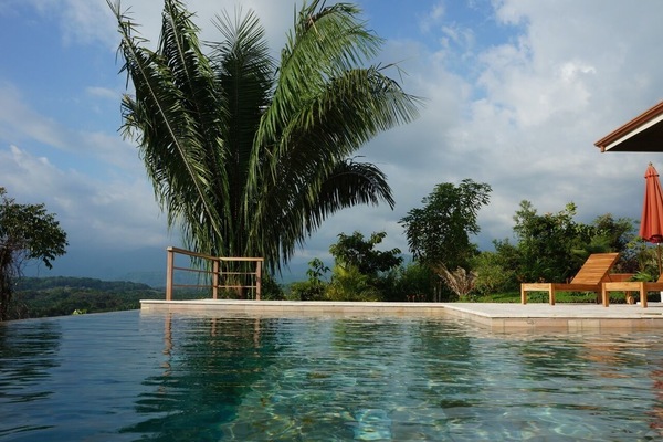 Stunning infinity edges pool