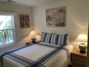 3 chambres, fer et planche à repasser, Wi-Fi, draps fournis