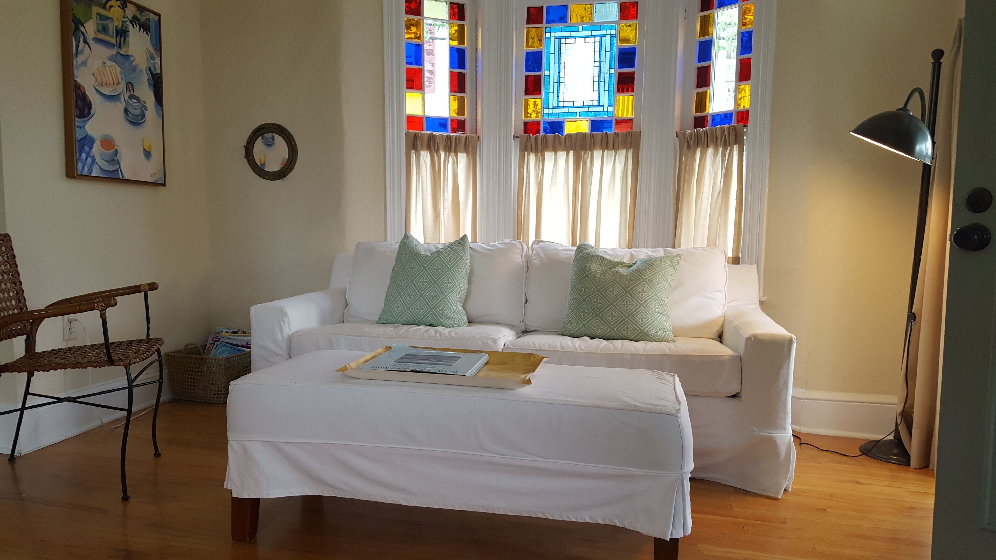 GORGEOUS PRIVATE BEACH HOUSE.  BEACH LOCKER & 4 PASSES.  WALK EVERYWHERE!