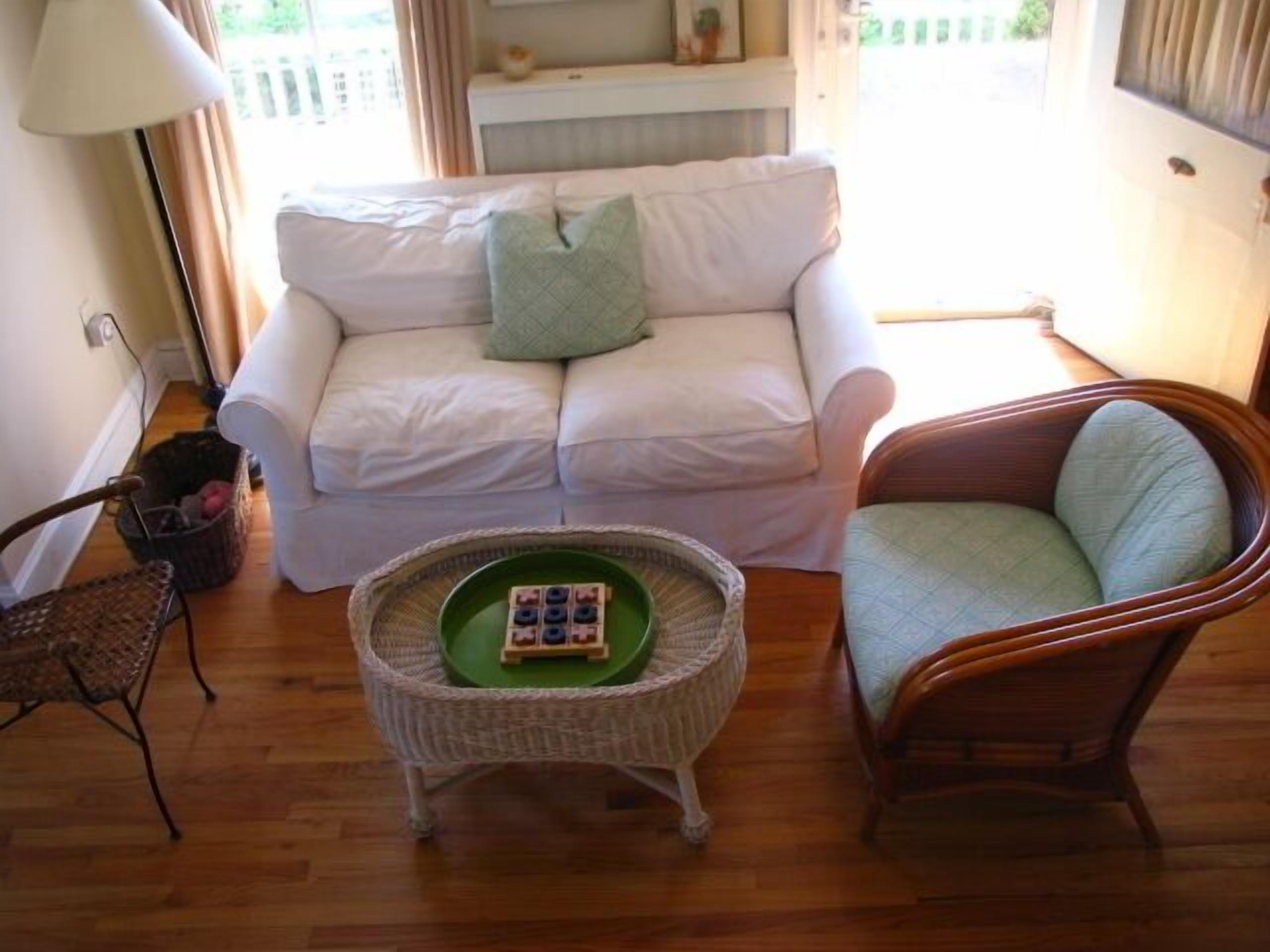 GORGEOUS PRIVATE BEACH HOUSE.  BEACH LOCKER & 4 PASSES.  WALK EVERYWHERE!