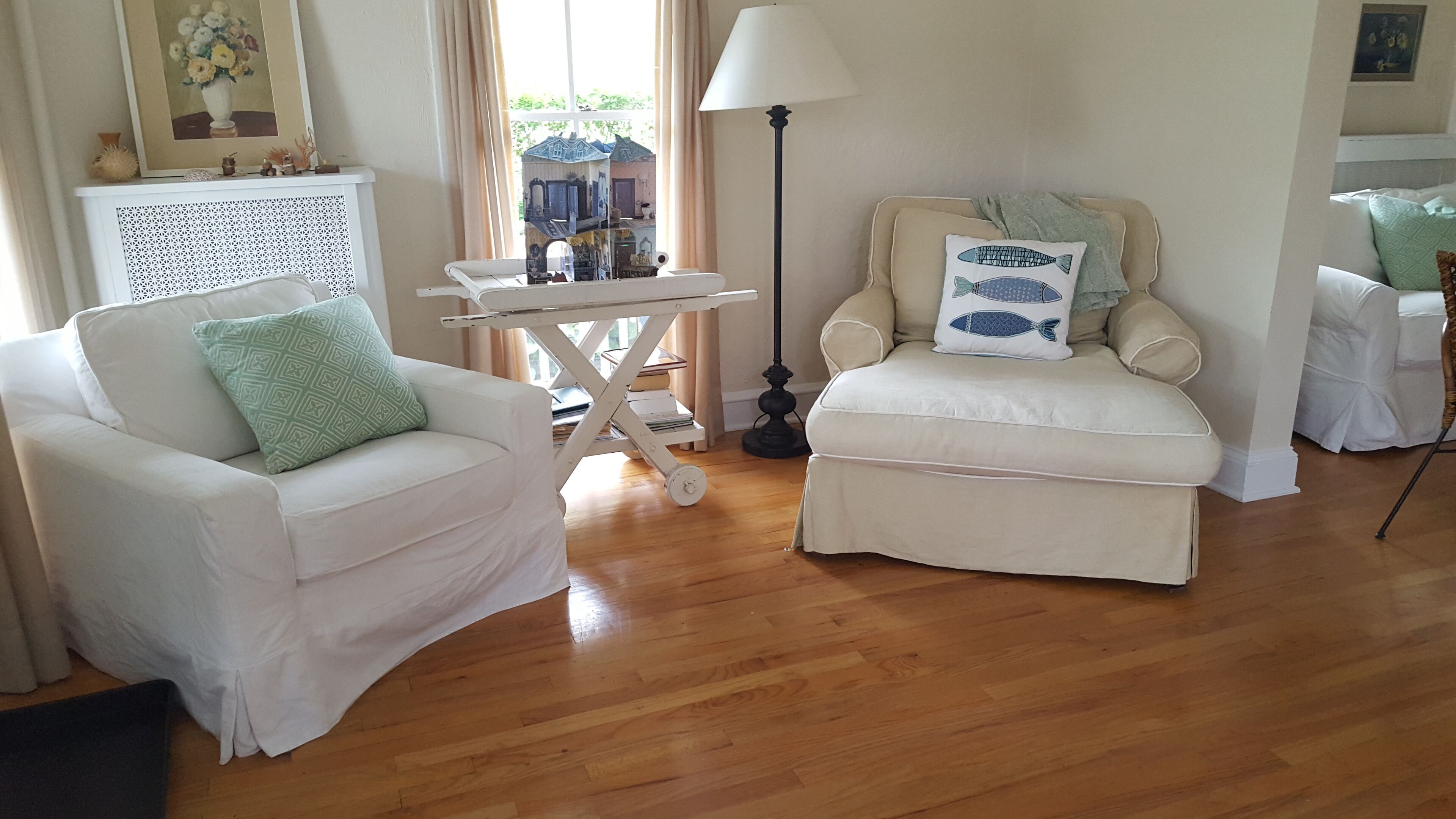 GORGEOUS PRIVATE BEACH HOUSE.  BEACH LOCKER & 4 PASSES.  WALK EVERYWHERE!