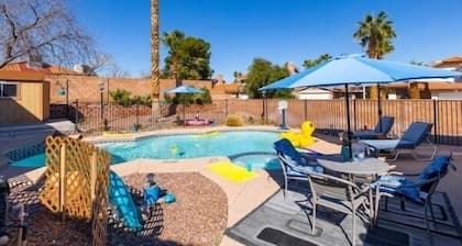 Pool and Hot Tub Beach house 3 bedroom.. 3 bedrooms two bath. STR19-00084
