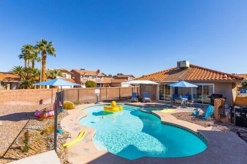 Pool and Hot Tub  Beach house 3 bedroom.. 3 bedrooms two bath.   STR19-00084