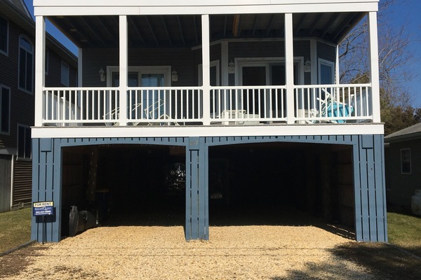 Front of house (fits six cars)