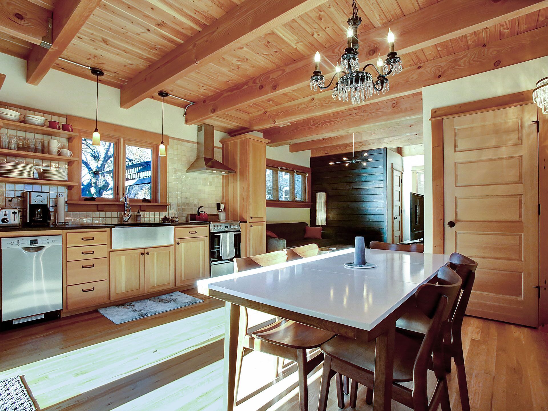 recently constructed eco-cottage, heart of SE Belmont/Hawthorne, walk everywhere