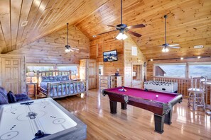 Games room - Heavenly View: Luxury 3-Story Resort Cabin - Brand New Hot Tub - City View (Sevierville)