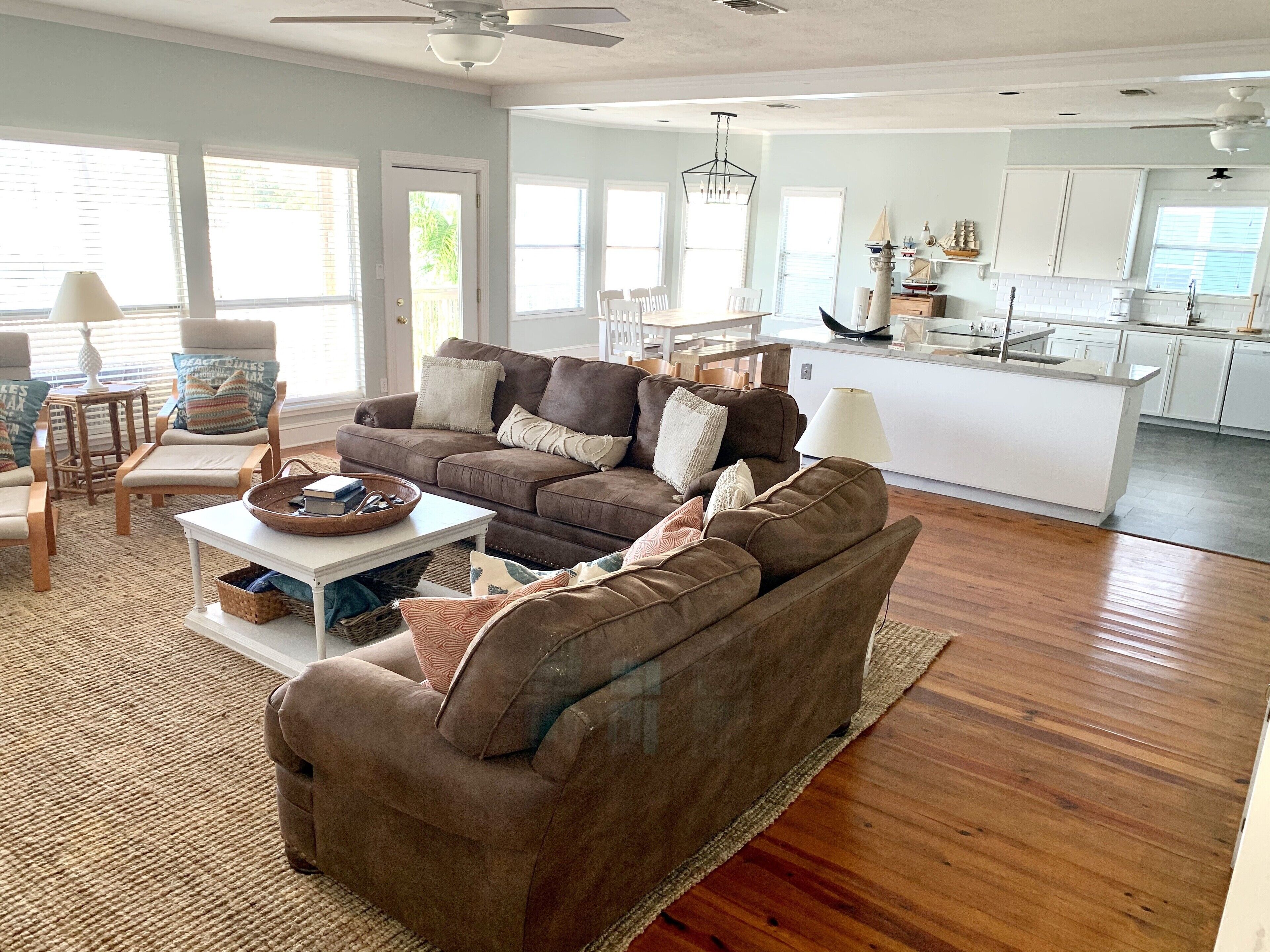 Smart-TV, peis, DVD-spiller og bordtennis