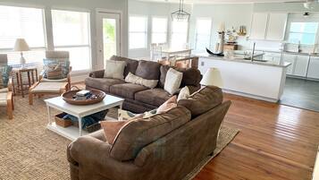 Smart TV, fireplace, DVD player, table tennis